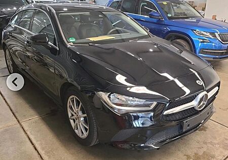 Mercedes-Benz CLA 180 Shooting Brake *T-LEDER