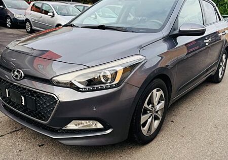 Hyundai i20 blue Style