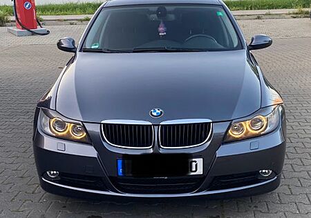 BMW 320i -