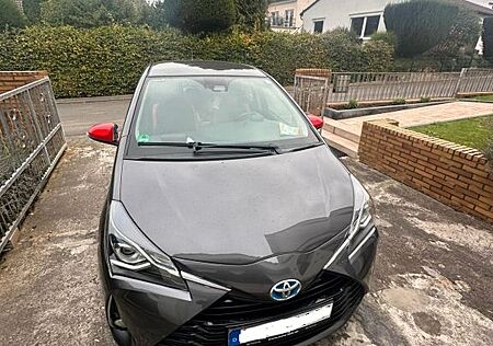 Toyota Yaris Hybrid zu verkaufen