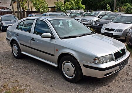 Skoda Octavia 1.6 /Automatik / TÜV/AU 05/2027