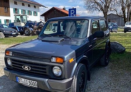 Lada Urban 4x4 Plus gepflegter Zustand