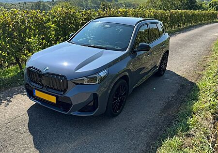 BMW iX1 xDrive30 M Sport Individual