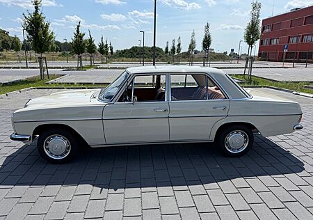 Mercedes-Benz 220 D