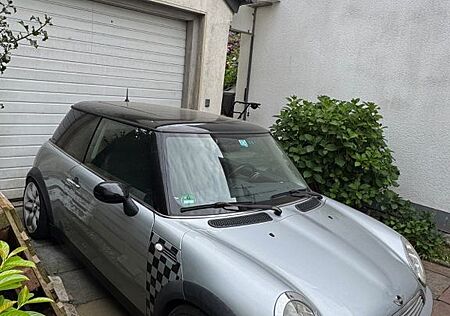 Mini Cooper (Gas-Anlage, Gewindefahrwerk)