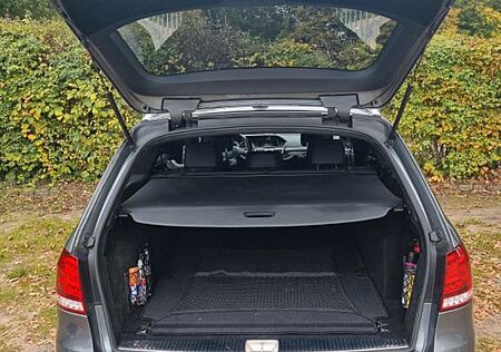 Mercedes-Benz E 220 BlueTEC 4MATIC T Autom. -
