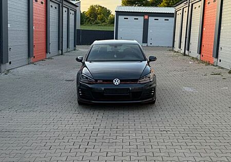 VW Golf Volkswagen 2.0 TSI BMT GTI Performance GTI Performance
