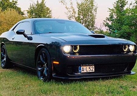 Dodge Challenger V8 5,7 HEMI