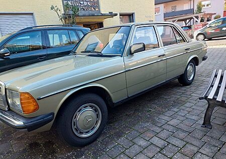 Mercedes-Benz E 230