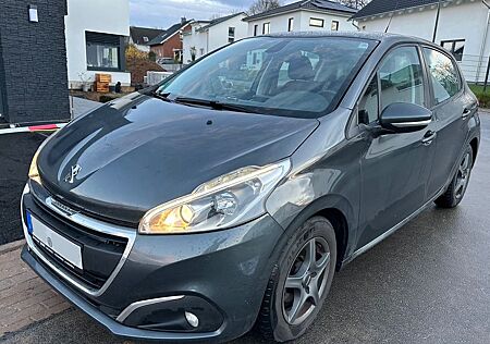 Peugeot 208 PureTech 82 Allure, 8 fach bereift