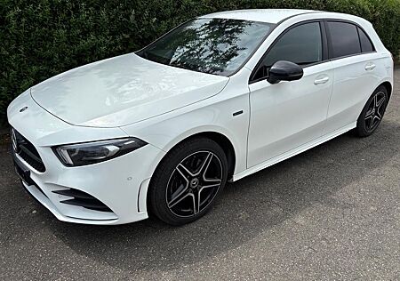 Mercedes-Benz A 250 e DCT*AMG*NIGHT*