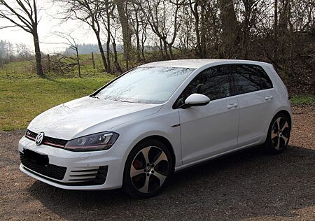 VW Golf Volkswagen 2.0 TSI BMT GTI Performance GTI Performance