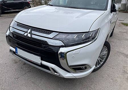 Mitsubishi Outlander 2.4 MIVEC PLUG-IN HYBRID 4WD Top PHEV