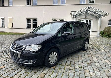 VW Touran Volkswagen 1.6 TDI DSG Highline 7-Sitze