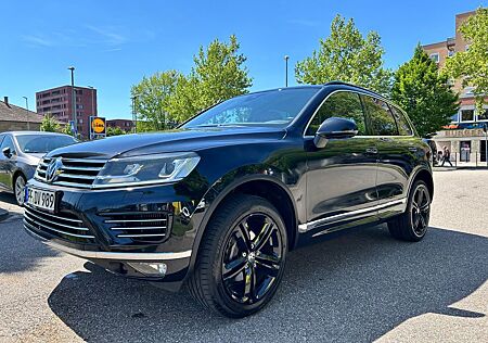 VW Touareg Volkswagen 3.0 V6 TDI R-Line* Panoramadach*Leder*