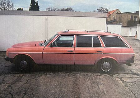 Mercedes-Benz 300 TD W123, Schiebedach, nicht fahrbereit