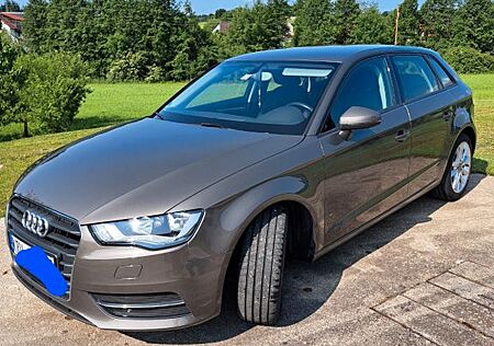Audi A3 1.6 TDI Attraction Sportback Attraction AHK