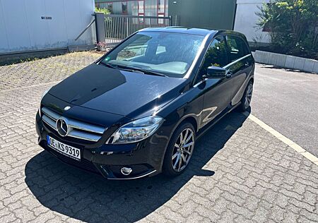 Mercedes-Benz B 200 -