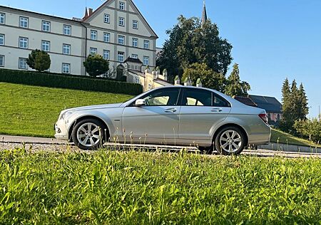 Mercedes-Benz C 200 C200 CGI BlueEFFICIENCY Autom. sehr gepflegt