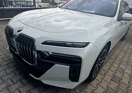 BMW 740 d xDrive MSport SkyDACH Standhzg Travel