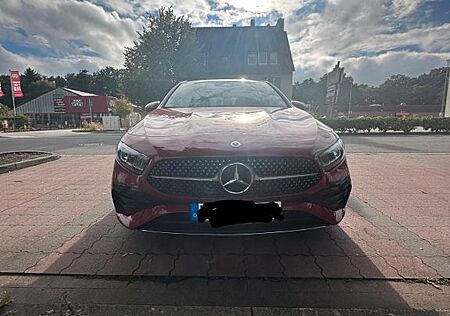 Mercedes-Benz A 180 AMG Kompaktlimousine +Kamera+Ambiente Bel.