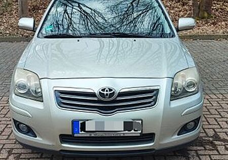 Toyota Avensis Combi Travel 2,2-l-D-CAT Travel