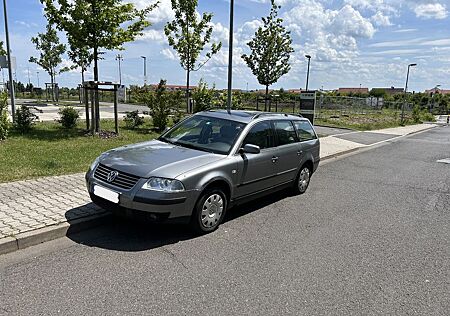 VW Passat Variant Volkswagen 1.8 T Basis Variant Basis