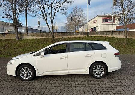 Toyota Avensis Kombi Edition Aut. PDC AHK Navi Kamera