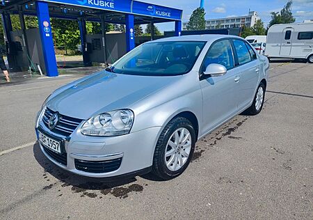VW Jetta Volkswagen 1.6 FSI Trendline Trendline TÜV NEU