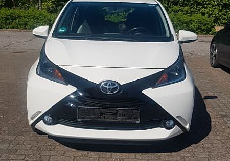 Toyota Aygo (X) Aygo (X) 1,0-l-VVT-i x x
