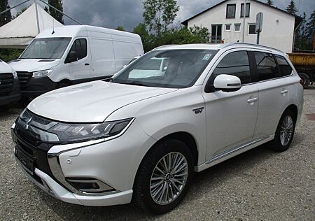Mitsubishi Outlander PHEV Top 4WD Bi-LED Navi Leder SD