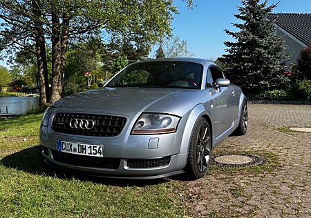 Audi TT Coupe 1.8T quattro 165 kW -