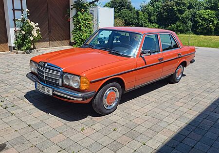 Mercedes-Benz W 123 200