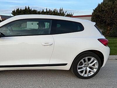 Volkswagen Scirocco 1.4 TSI 90kW -ATM 13000 Km