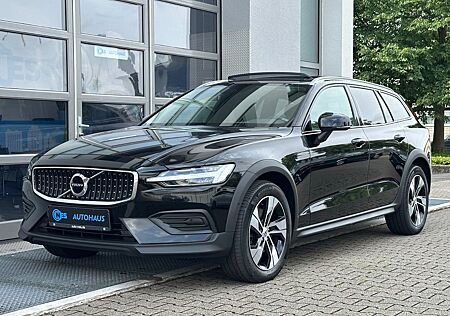 Volvo V60 CROSS COUNTRY PRO B4 AWD*PANO*HARMAN*KAM*18'