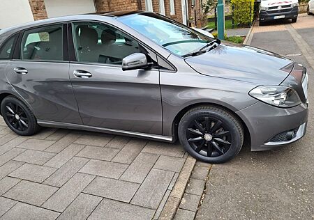 Mercedes-Benz B 180 B-Klasse / frisch TÜV / neue Batterie
