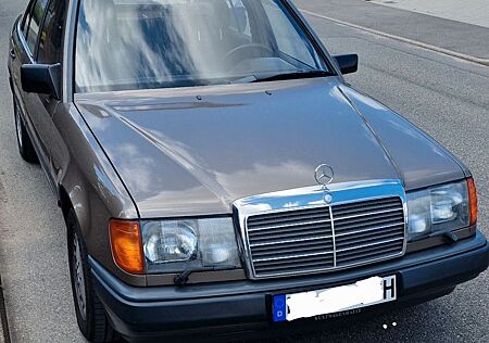 Mercedes-Benz E 300 300E 4MATIC (W124)