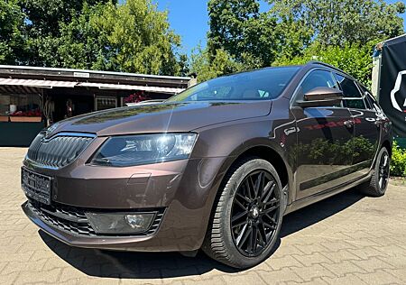 Skoda Octavia Combi Elegance Automatik Xenon Navi