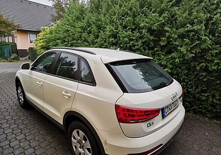Audi Q3 2.0 TFSI quattro -