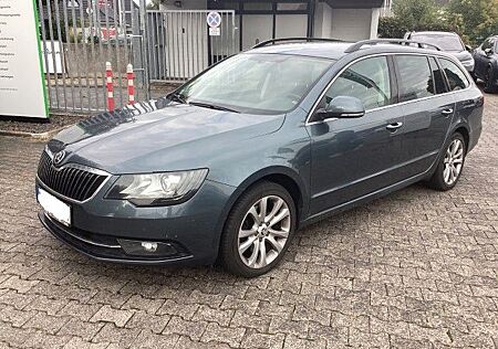 Skoda Superb gebraucht kaufen Skoda Superb Combi 2.0 TDI AHK*XENON*MEMORY*NAVI*SiHZ*