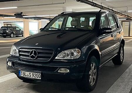 Mercedes-Benz ML 350 - V6 3.7l AppleCarplay Vollleder