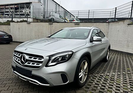 Mercedes-Benz GLA 180 Navi Business Paket 18 Zoll Felgen