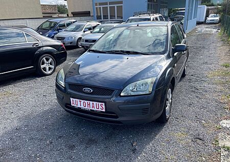 Ford Focus 1.6 Ghia Klima Sitzheizung