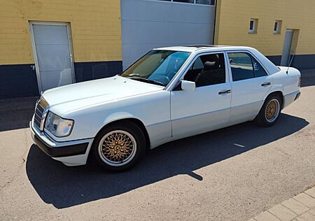 Mercedes-Benz 200 E W124, weiß, Limousine, TOP!