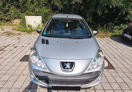 Peugeot 206 + / 1.4 (75PS) TÜV 03.27