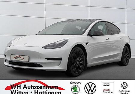 Tesla Model 3 RWD WÄRMEPUMPE GLASDACH REARVIEW