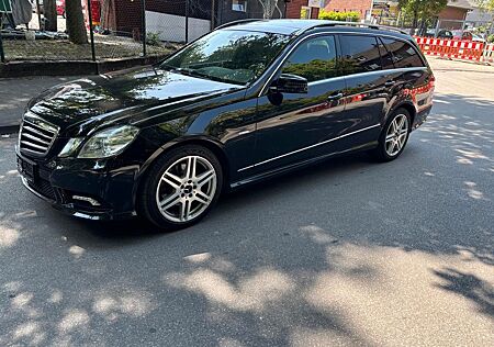 Mercedes-Benz E 250 CGI T CGI AMG PACKET/AUTOM/NAVIE/ PANO/XEN