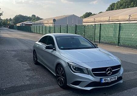 Mercedes-Benz CLA 200 -