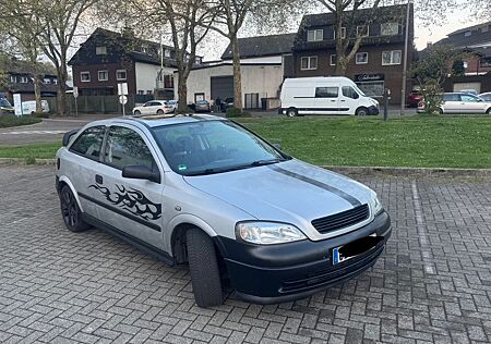 Opel Astra 1.6 -
