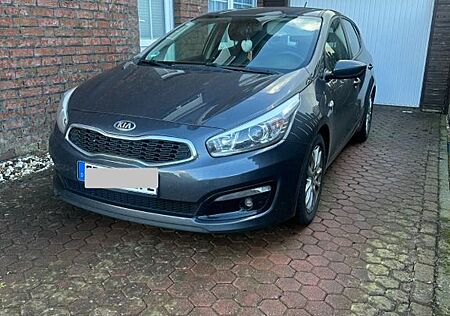Kia Cee'd gebraucht kaufen Kia Cee'd / Ceed 1.0 T-GDI Dream Team Edition Dr...
